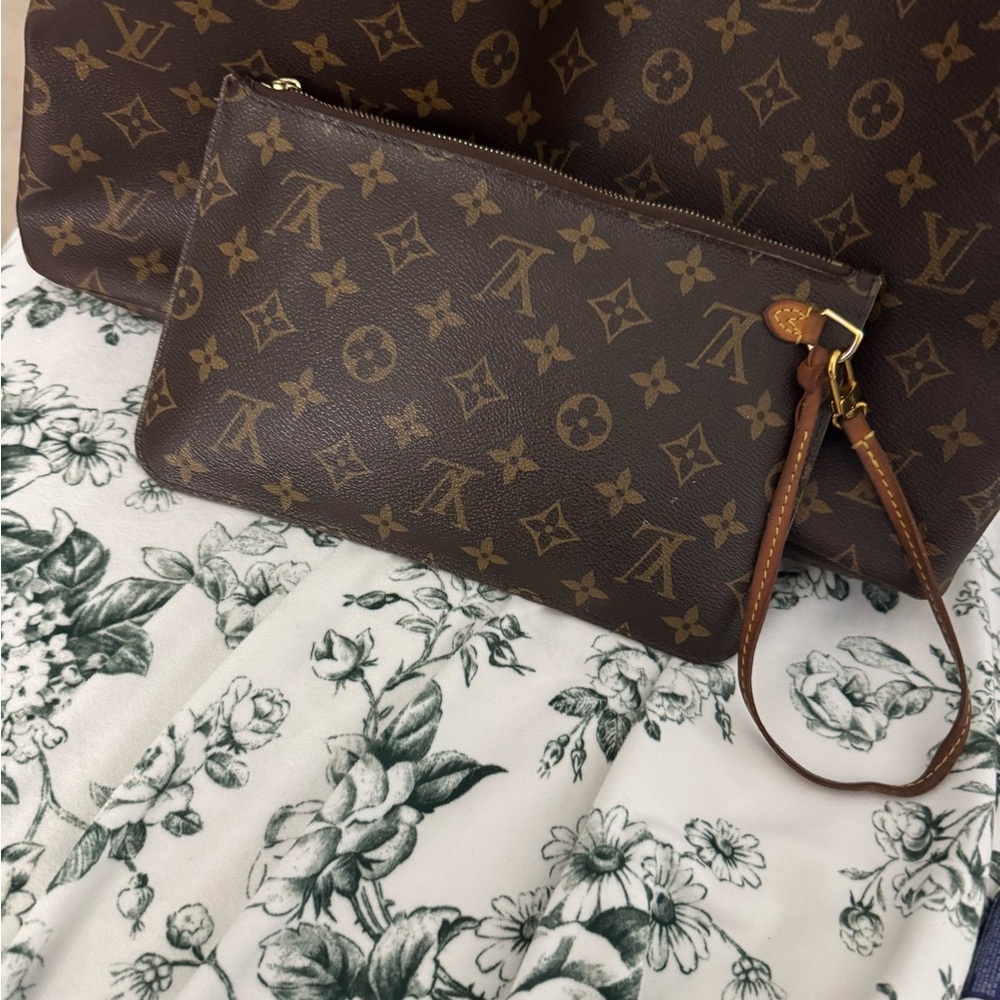 Louis Vuitton Classic Monogram Clutch